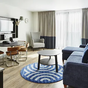 By Marriott Bridge Otel